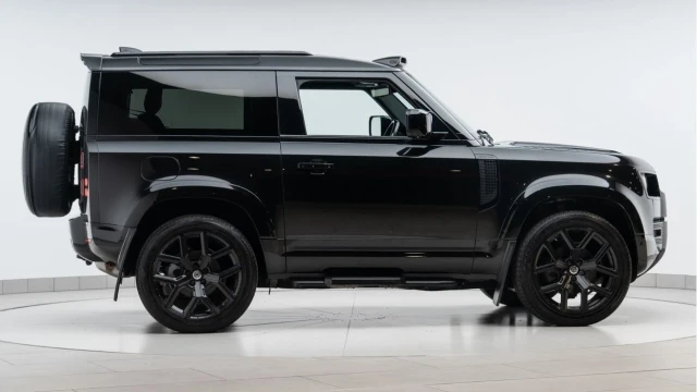 Land Rover Defender (21 Reg) 90 3.0 D250 HSE (6 Seat) (Bespoke URBAN) Image 6