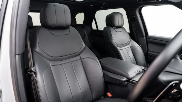 Land Rover Range Rover Sport (74 Reg) 3.0 D300 Dynamic SE (Black Pack) Image 3