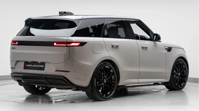 Land Rover Range Rover Sport (74 Reg) 3.0 D300 Dynamic SE (Black Pack) Image 5
