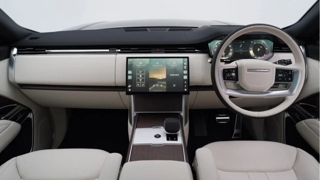 Land Rover Range Rover (74 Reg) 3.0 D350 HSE LWB (7 Seat) (VAT Q) Image 2