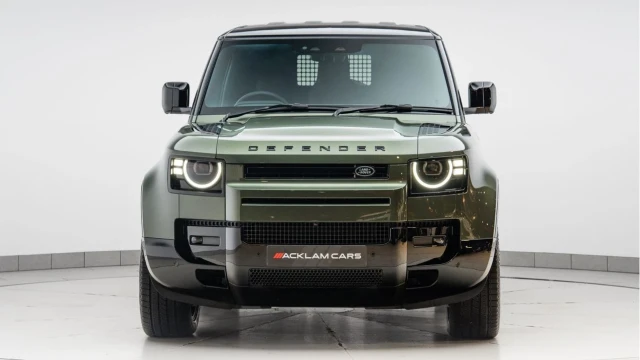 Land Rover Defender (75 Reg) 90 3.0 D250 X-Dynamic SE Hard Top Commercial (3 Seat) (+VAT) Image 4