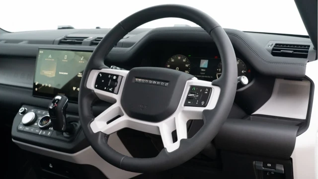 Land Rover Defender (25 Reg) 90 3.0 D250 S Hard Top Commercial (3 Seat)  (+VAT) Image 8
