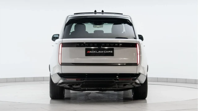Land Rover Range Rover (74 Reg) 3.0 D300 HSE (Shadow Pack) Image 5
