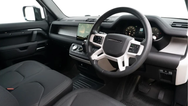 Land Rover Defender (25 Reg) 90 3.0 D250 S Hard Top Commercial (3 Seat) (+VAT) Image 2