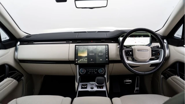 Land Rover Range Rover (23 Reg) 4.4 V8 P530 Autobiography LWB (7 Seat) Image 2