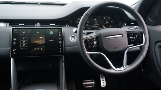 Land Rover Discovery Sport (74 Reg) 2.0 D200 Dynamic SE Image 7