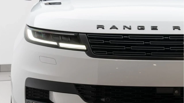 Land Rover Range Rover Sport (23 Reg) 3.0 D300 Dynamic SE Image 8