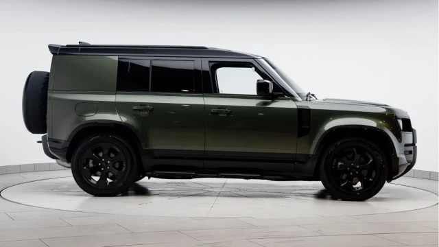Land Rover Defender (75 Reg) 110 3.0 D250 X-Dynamic SE Hard Top Commercial (+VAT) Image 6