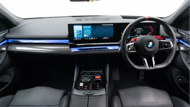 BMW M5 (74 Reg) 4.4 V8 Hybrid (M Carbon) Image 2
