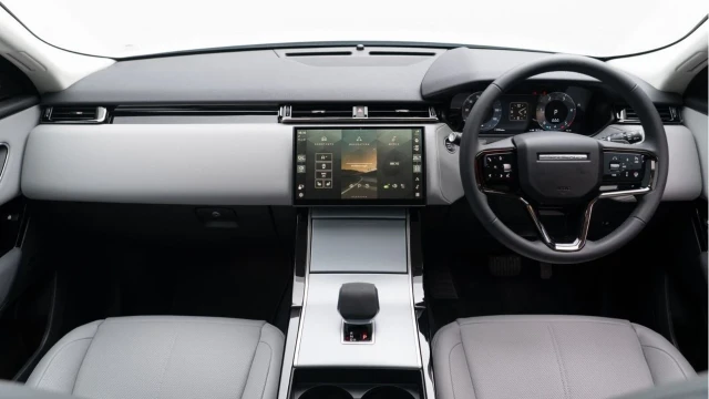 Land Rover Range Rover Velar (73 Reg) 2.0 D200 S Image 2