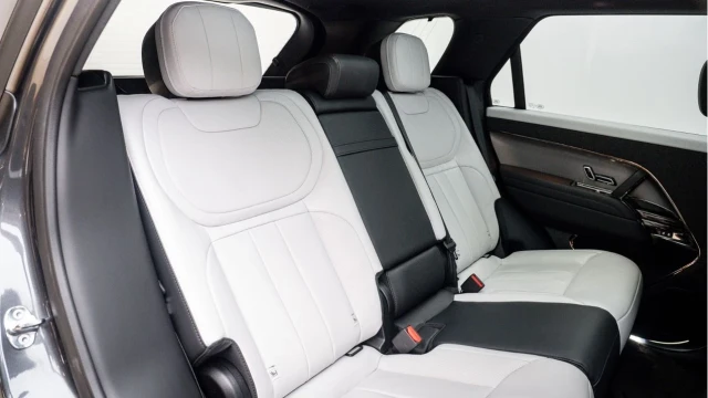 Land Rover Range Rover Sport (25 Reg) 3.0 P460e Edition Hybrid Image 4