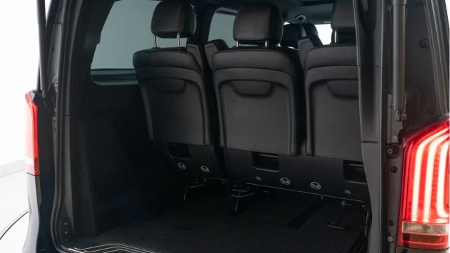Mercedes-Benz V Class (72 Reg) V220 L 2.0D AMG Line (8 Seat) Image 8