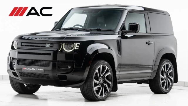 Land Rover Defender (23 Reg) 90 3.0 D250 SE Hard Top Commercial (NO VAT) Image 1