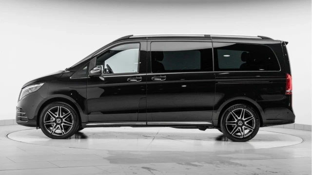 Mercedes-Benz V Class (72 Reg) V220 L 2.0D AMG Line (8 Seat) Image 5