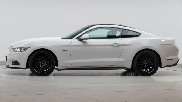 Ford MUSTANG (18 Reg) 5.0 V8 GT Coupe Image 4