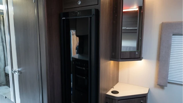 Elddis Encore 250 (23 Reg) 2.2D (Auto) (4 Berth) Image 8
