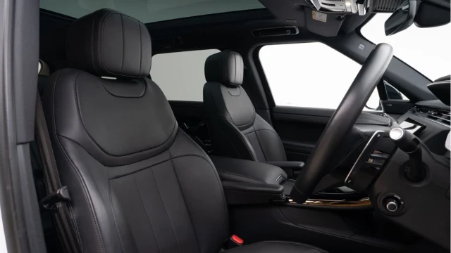 Land Rover Range Rover Sport (23 Reg) 3.0 D300 Dynamic SE (Black Pack) Image 3