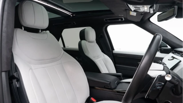 Land Rover Range Rover Sport (72 Reg) 3.0 D350 Autobiography (Black Pack) Image 3