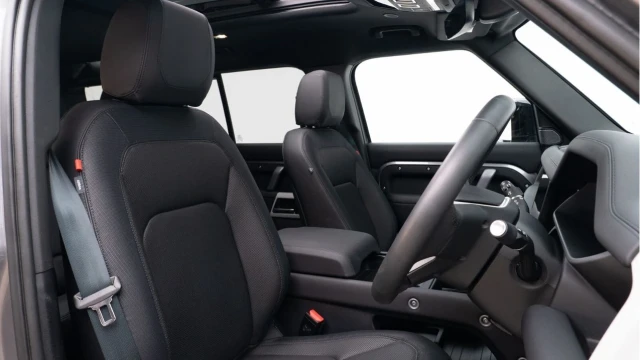 Land Rover Defender (24 Reg) 110 3.0 D300 X-Dynamic HSE (Black Pack) Image 3
