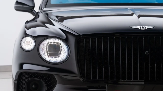 Bentley Bentayga (72 Reg) 4.0 V8 Azure Extended Wheelbase Image 7