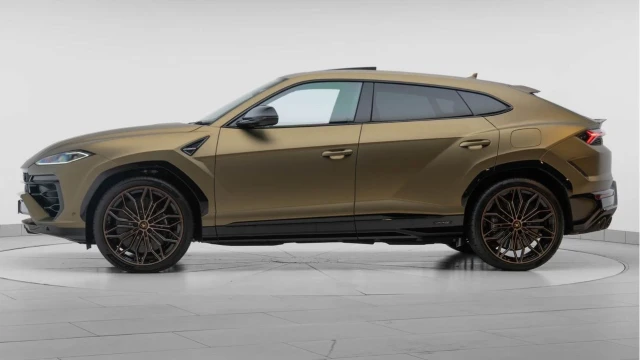 Lamborghini Urus (75 Reg) 4.0 V8 SE Hybrid Image 4