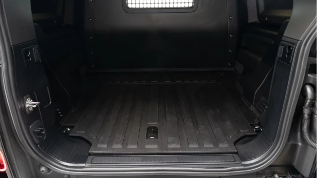 Land Rover Defender (24 Reg) 90 3.0 D250 Hard Top Commercial (NO VAT) Image 4