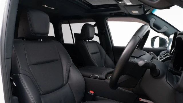 Toyota Land Cruiser (24 Reg) 3.3D V6 Sahara (7 Seat) (VAT Q) Image 3