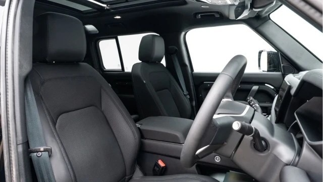 Land Rover Defender (25 Reg) 110 3.0 D350 X-Dynamic SE (Bespoke) Image 3
