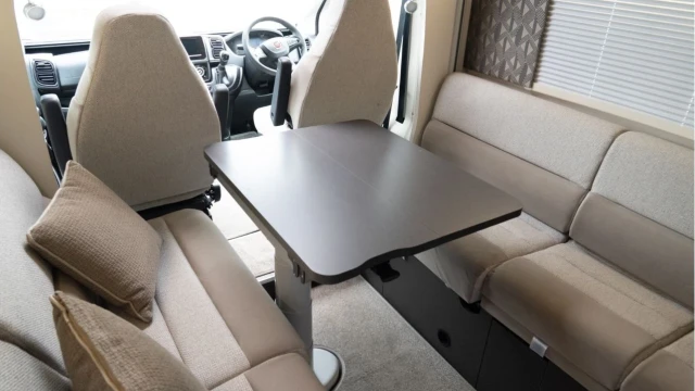 Swift Escape 674 (24 Reg) 2.2D Automatic (6 Berth) Image 4