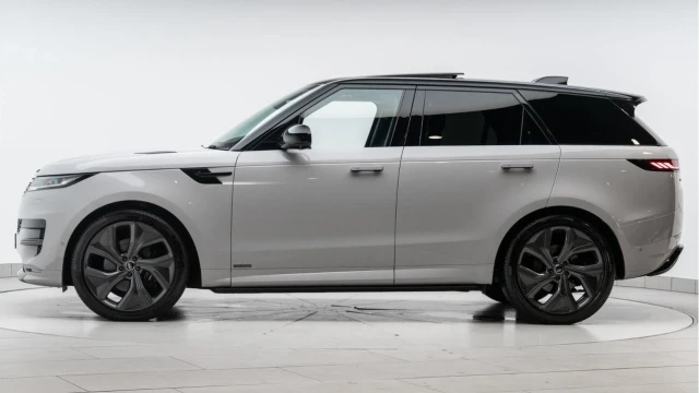 Land Rover Range Rover Sport (74 Reg) 3.0 D350 Autobiography (Black Pack) Image 4