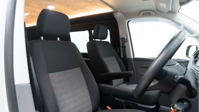 Volkswagen Transporter (73 Reg) T32 2.0TDI Highline DSG (Day Bus) (VAT Q) Image 3