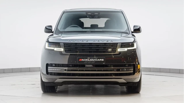 Land Rover Range Rover (75 Reg) 3.0 D300 Edition Image 4