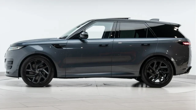 Land Rover Range Rover Sport (25 Reg) 4.4 V8 P530 Autobiography (Black Pack) Image 4