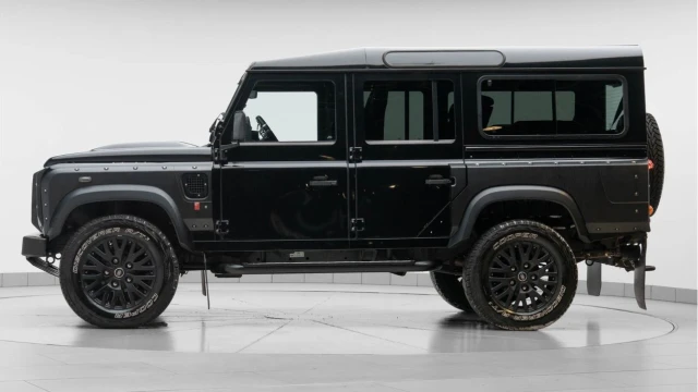 Land Rover Defender (65 Reg) 110 2.2TD XS (Chelsea Truck Co.) (7 Seat) Image 4