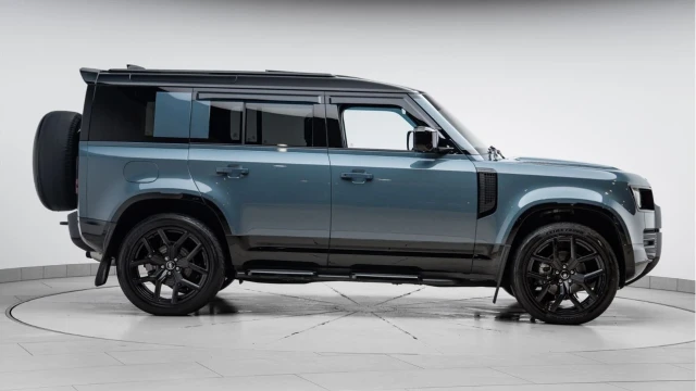 Land Rover Defender (25 Reg) 110 3.0 D250 X-Dynamic SE (Black Pack) Image 5