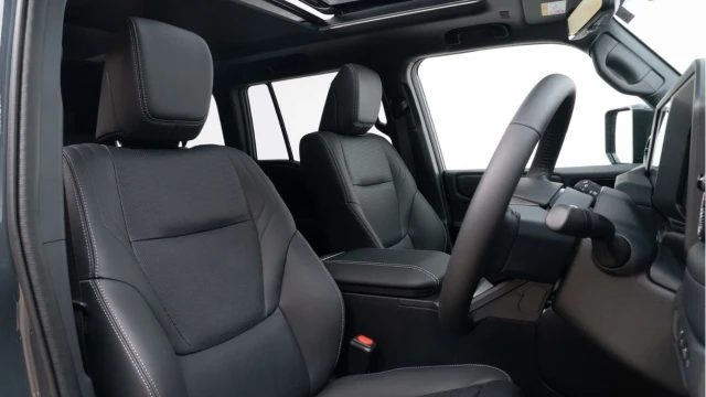 Toyota Land Cruiser (25 Reg) 2.8D Invincible (New Model) Image 3