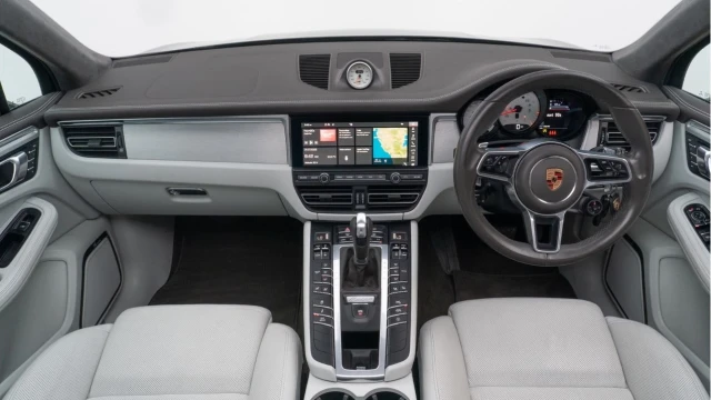 Porsche Macan (69 Reg) 2.9 V6 Macan Turbo Image 2