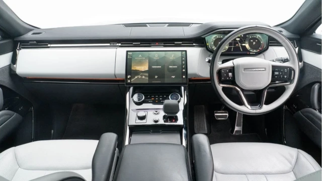 Land Rover Range Rover Sport (23 Reg) 3.0 D300 Dynamic SE (Black Pack) Image 2