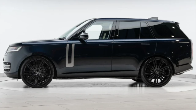 Land Rover Range Rover (72 Reg) 3.0 D300 SE Image 4