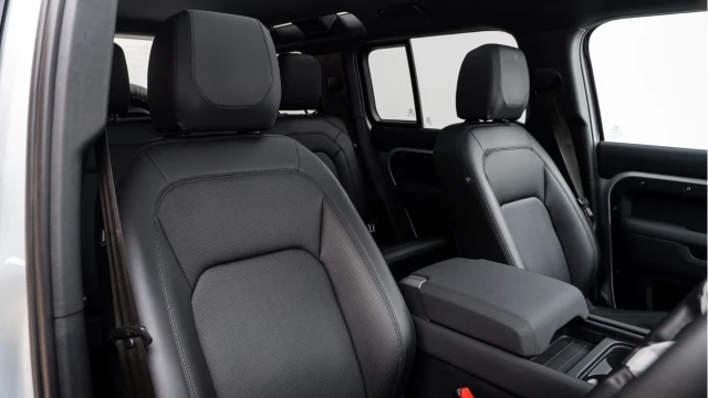 Land Rover Defender (72 Reg) 110 3.0 D250 SE (Bespoke) Image 3