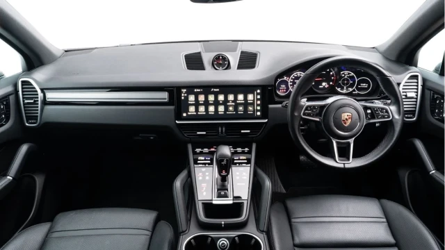 Porsche Cayenne (23 Reg) 3.0 V6 Platinum Edition Image 2