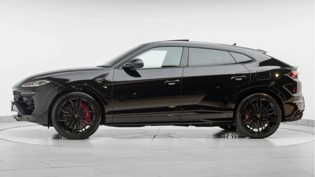 Lamborghini Urus (75 Reg) 4.0 V8 SE Hybrid Image 4