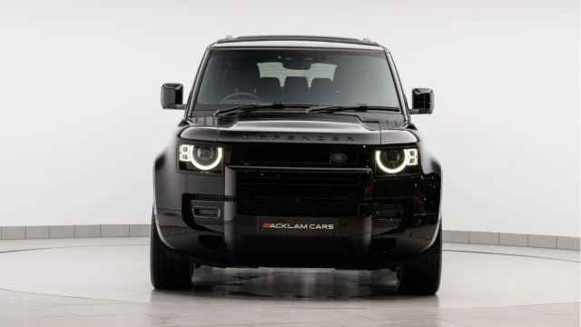 Land Rover Defender (74 Reg) 110 3.0 D250 X-Dynamic SE (7 Seat) (2025 Model) Image 8