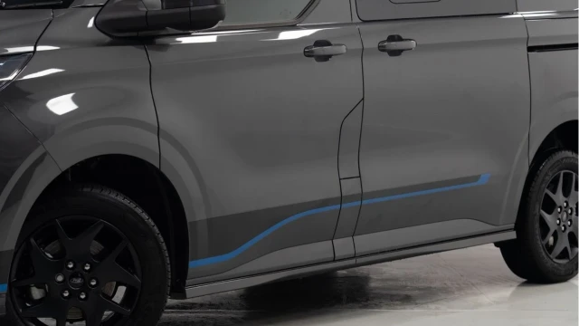 Ford Transit Custom Sport (74 Reg) 320 2.5 Duratec Plug In Hybrid (5 Seat) (+VAT) Image 5