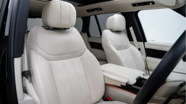 Land Rover Range Rover (25 Reg) 3.0 D350 HSE (Shadow Pack) Image 3