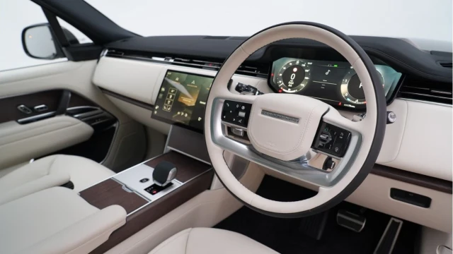 Land Rover Range Rover (74 Reg) 3.0 D350 HSE LWB (7 Seat) (VAT Q) Image 7
