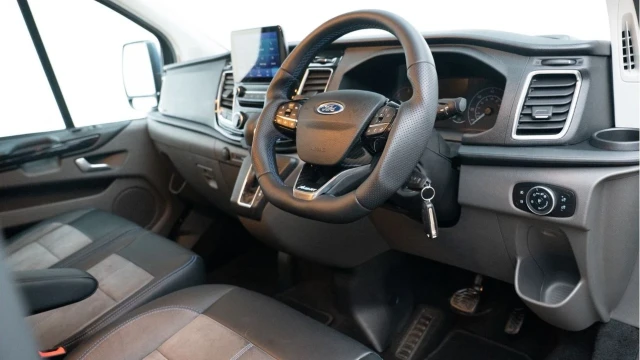 Ford Transit Custom (73 Reg) 320 2.0 Ecoblue Limited MS-RT (6 Seat) Image 3