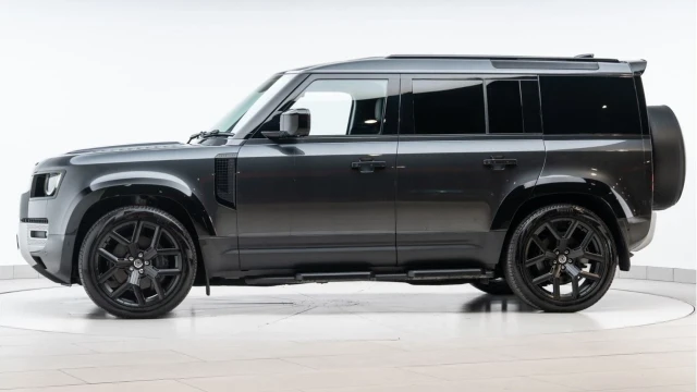 Land Rover Defender (23 Reg) 110 3.0 D250 HSE Hard Top Commercial (3 Seat) (+VAT) Image 4