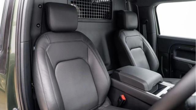 Land Rover Defender (75 Reg) 90 3.0 D250 X-Dynamic HSE Hard Top Commercial (+VAT) Image 3