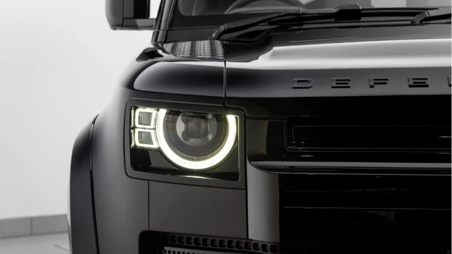 Land Rover Defender (74 Reg) 110 3.0 D250 X-Dynamic SE (Black Pack) Image 5